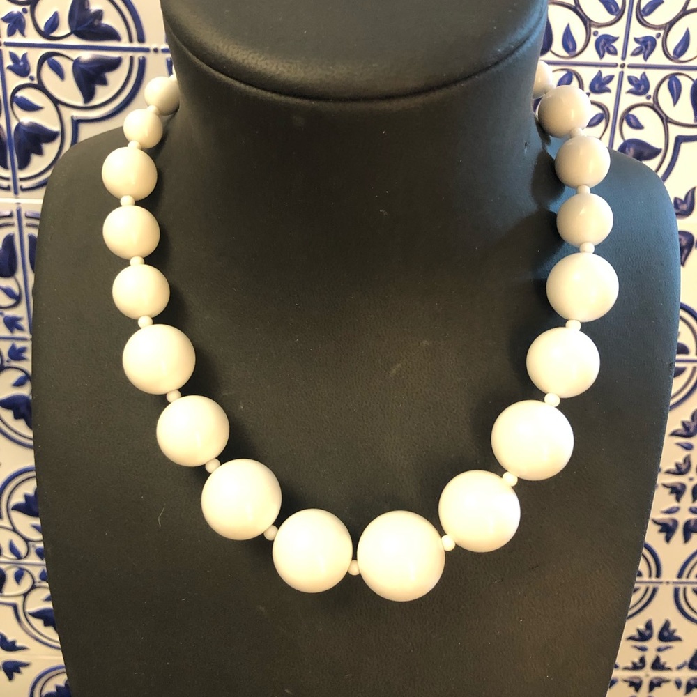 White Beaded Choker/Necklace Vintage-Retro